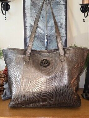 MICHAEL Michael Kors XL Pewter Tote With Gunmetal Hardware. GUC